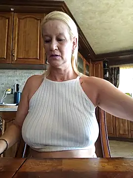 Snapshot of Lotus-blume1 chatting on 09/18/25, 08:16 Lotus-blume1 online show from 09/18/25, 08:16