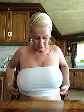 Snapshot of Lotus-blume1 chatting on 09/21/25, 08:49 Lotus-blume1 online show from 09/21/25, 08:49