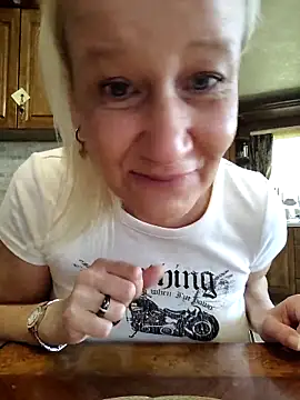 Snapshot of Lotus-blume1 chatting on 10/07/25, 08:33 Lotus-blume1 online show from 10/07/25, 08:33