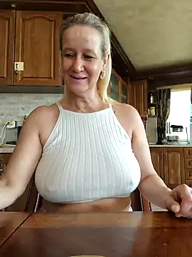 Snapshot of Lotus-blume1 chatting on 11/10/25, 10:36 Lotus-blume1 online show from 11/10/25, 10:36