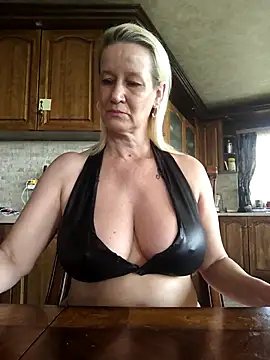 Snapshot of Lotus-blume1 chatting on 11/20/25, 10:37 Lotus-blume1 online show from 11/20/25, 10:37