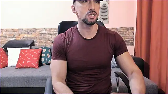 HotHunkTrainer online show from 01/21/25, 05:20