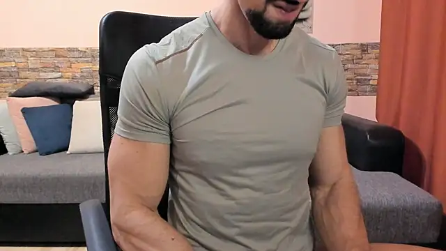 HotHunkTrainer online show from 12/22/25, 08:44