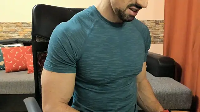 HotHunkTrainer online show from 03/13/26, 08:54