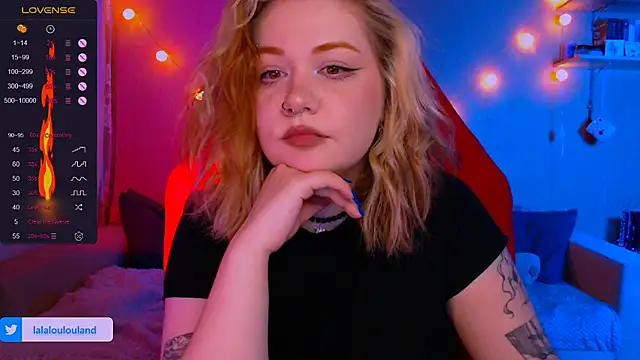 Snapshot of lala_loulou_land chatting on 12/20/24, 08:34 lala loulou land online show from 12/20/24, 08:34