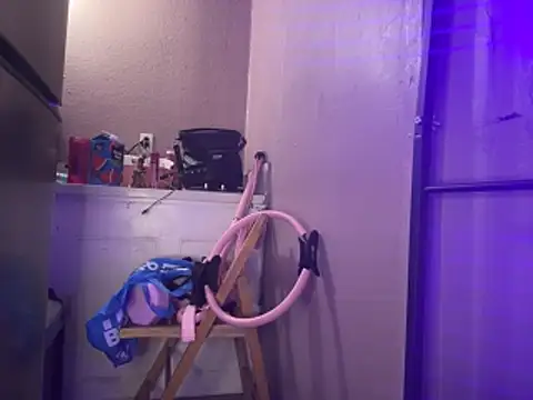 Snapshot of fatpus1169 chatting on 10/28/25, 06:50 fatpus1169 online show from 10/28/25, 06:50