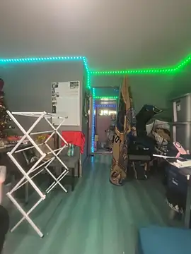 Snapshot of fatpus1169 chatting on 12/20/25, 10:17 fatpus1169 online show from 12/20/25, 10:17