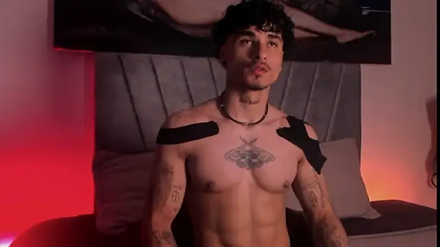 Snapshot of Thomas_Fit1 chatting on 11/27/25, 04:47 Thomas Fit1 online show from 11/27/25, 04:47