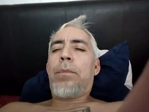 Xoc8  online show from 11/11/25, 11:43