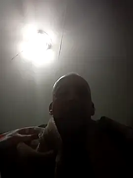 Xoc8  online show from 11/19/25, 03:23