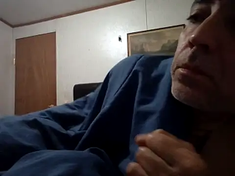 Xoc8  online show from 11/30/25, 08:35