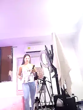 AnthonelaDuque online show from 02/25/25, 12:03