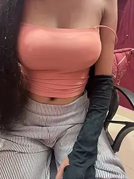 Snapshot of lallela chatting on 12/30/24, 06:38 lallela online show from 12/30/24, 06:38