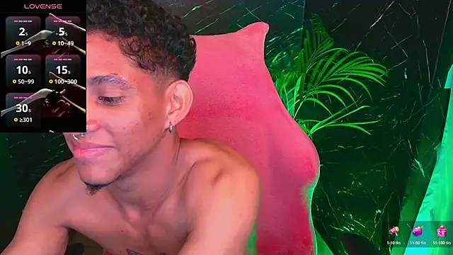 Snapshot of Palo_santo chatting on 09/20/25, 06:25 Palo santo online show from 09/20/25, 06:25