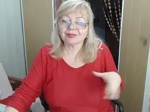 Snapshot of EvelynLoveShy chatting on 12/26/24, 11:24 EvelynLoveShy online show from 12/26/24, 11:24