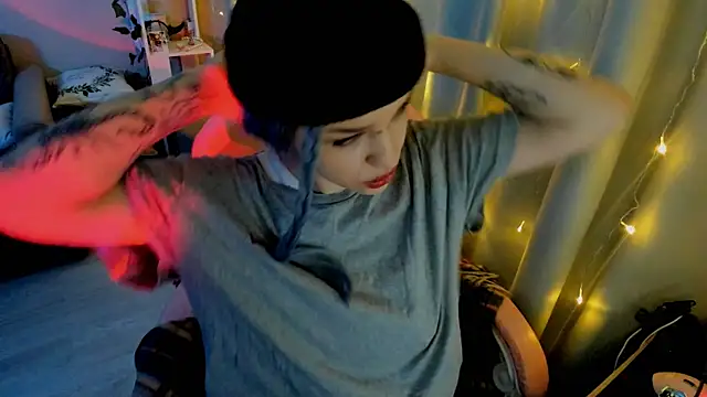 Ledy WWWII online show from 01/30/25, 04:34