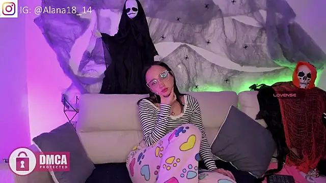 Snapshot of Alana_Pherson chatting on 10/05/25, 08:23 Alana Pherson online show from 10/05/25, 08:23