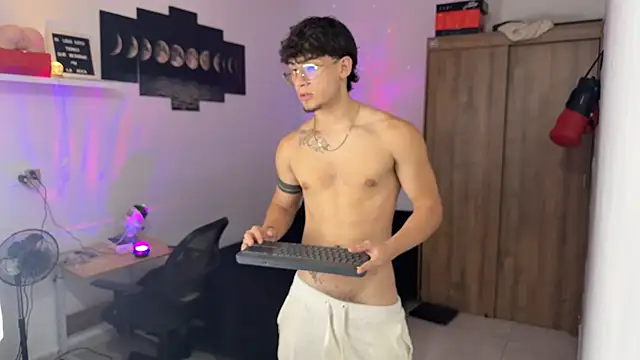 Kisan Smith online show from 10/12/25, 03:38