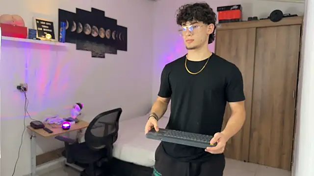 Kisan Smith online show from 11/08/25, 02:01