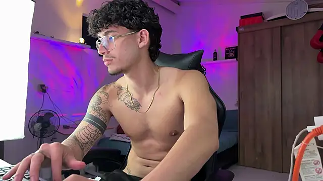 Kisan Smith online show from 04/22/26, 04:37