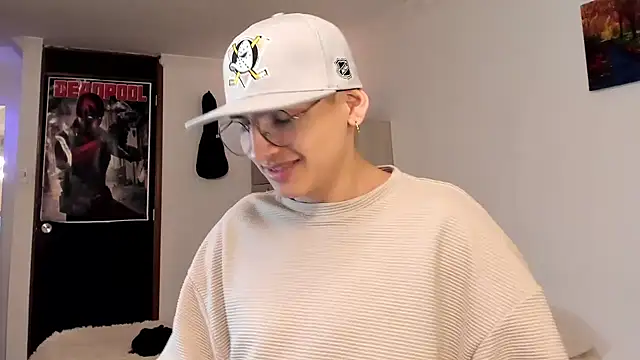 a lejandro 0 8 online show from 12/22/24, 11:09