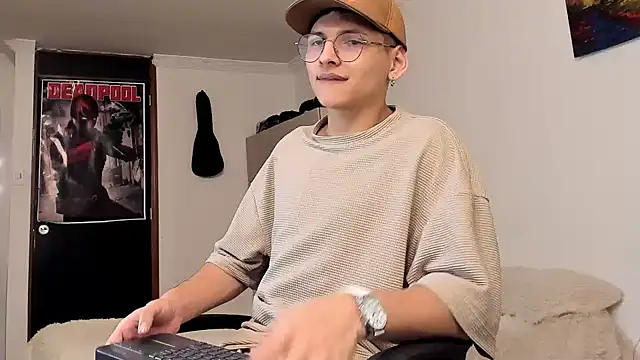 a lejandro 0 8 online show from 12/24/24, 09:39