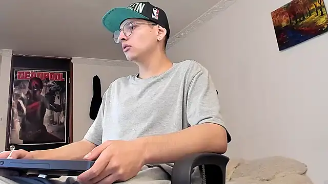 a lejandro 0 8 online show from 12/26/24, 02:12