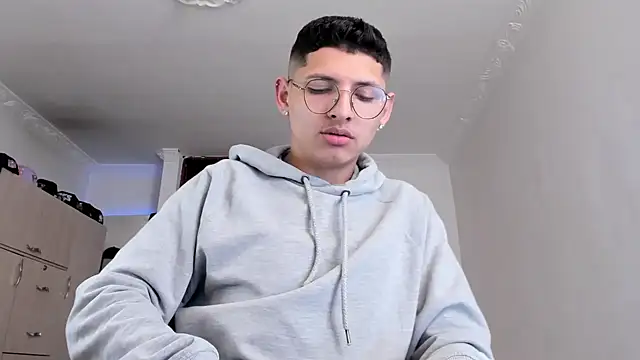 a lejandro 0 8 online show from 01/22/25, 08:17