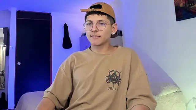 a lejandro 0 8 online show from 02/04/25, 01:56