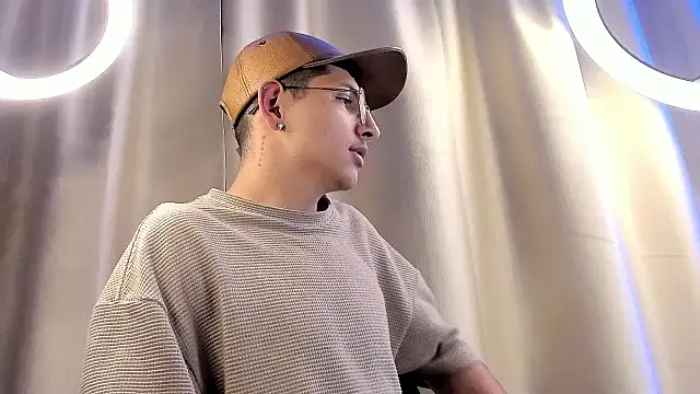 a lejandro 0 8 online show from 02/06/25, 04:31