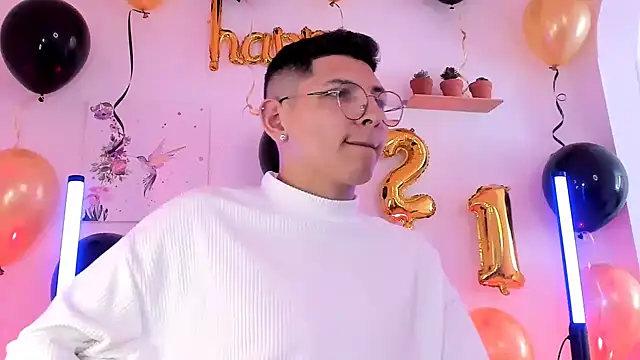 a lejandro 0 8 online show from 02/18/25, 07:52