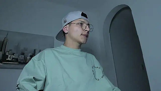 a lejandro 0 8 online show from 03/02/25, 04:07