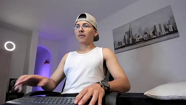 a lejandro 0 8 online show from 03/10/25, 06:27