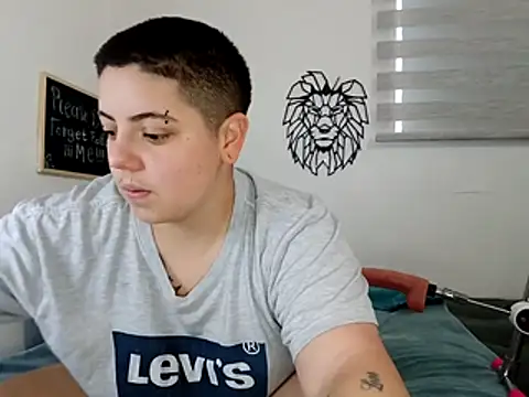 aron lettone01 online show from 10/24/25, 10:28