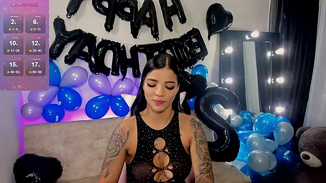 Snapshot of EmmaRusellx chatting on 12/11/24, 01:28 EmmaRusellx online show from 12/11/24, 01:28