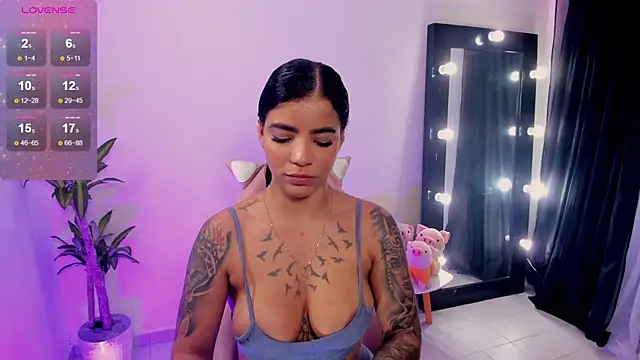 Snapshot of EmmaRusellx chatting on 01/29/25, 04:30 EmmaRusellx online show from 01/29/25, 04:30