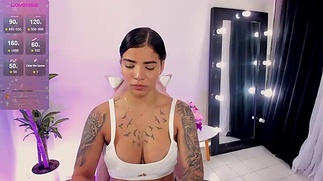 Snapshot of EmmaRusellx chatting on 02/27/25, 05:15 EmmaRusellx online show from 02/27/25, 05:15