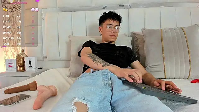 Snapshot of 1m_Joel chatting on 12/18/24, 07:47 1m Joel online show from 12/18/24, 07:47