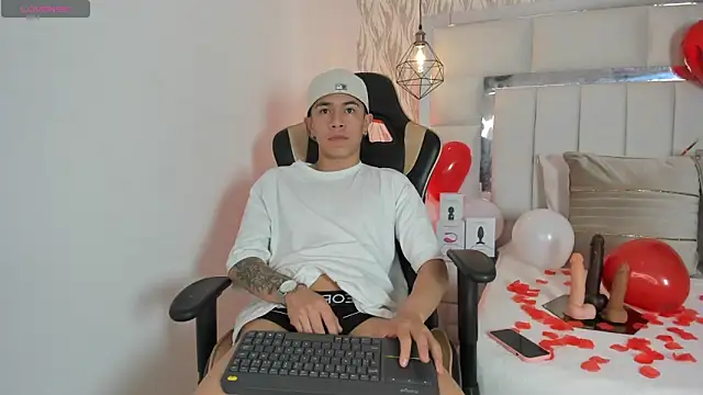 Snapshot of 1m_Joel chatting on 02/15/25, 05:19 1m Joel online show from 02/15/25, 05:19