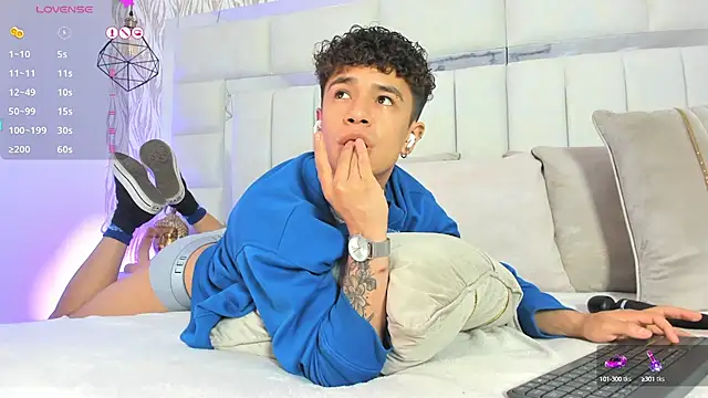 Snapshot of 1m_Joel chatting on 03/10/25, 08:37 1m Joel online show from 03/10/25, 08:37