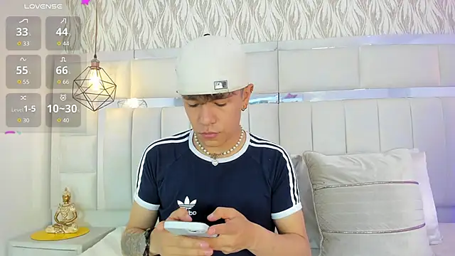 Snapshot of 1m_Joel chatting on 10/05/25, 04:22 1m Joel online show from 10/05/25, 04:22