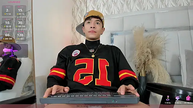 Snapshot of 1m_Joel chatting on 12/15/25, 05:01 1m Joel online show from 12/15/25, 05:01