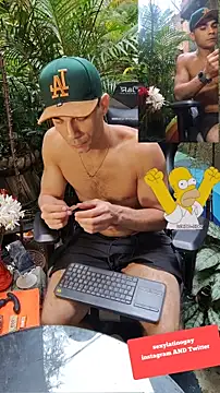 Snapshot of sexyboycolombi4 chatting on 02/15/25, 04:45 sexyboycolombi4 online show from 02/15/25, 04:45