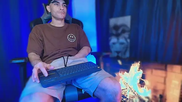 Snapshot of sexyboycolombi4 chatting on 11/04/25, 08:02 sexyboycolombi4 online show from 11/04/25, 08:02