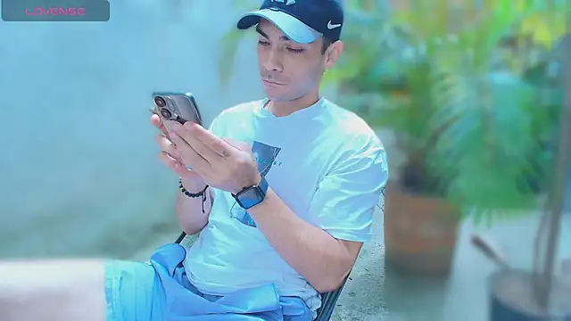 Snapshot of sexyboycolombi4 chatting on 06/15/26, 08:22 sexyboycolombi4 online show from 06/15/26, 08:22