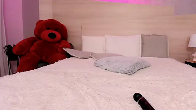 Snapshot of FoxxyClarise chatting on 01/27/25, 01:19 FoxxyClarise online show from 01/27/25, 01:19