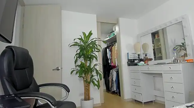 charlotte tiller online show from 12/24/24, 11:44