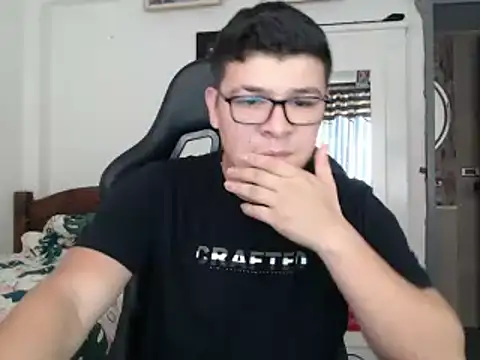 Snapshot of Plug_Control chatting on 03/19/25, 08:00 Plug Control online show from 03/19/25, 08:00