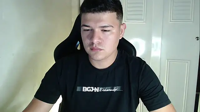 Snapshot of Plug_Control chatting on 09/24/25, 04:16 Plug Control online show from 09/24/25, 04:16