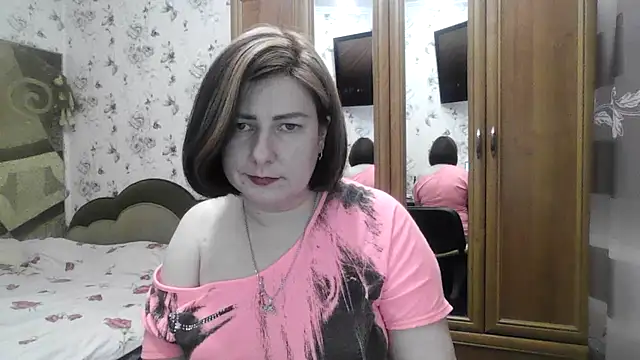 Snapshot of SophieNightAh chatting on 11/25/25, 05:46 SophieNightAh online show from 11/25/25, 05:46